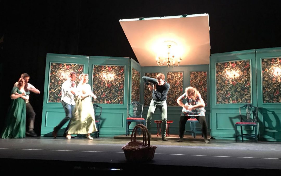 AUSTENTATIOUS THEATRE SET